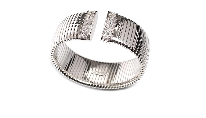 Bracciale tubogas in oro e diamanti. Produzione artigianale e design 100% made in Italy.